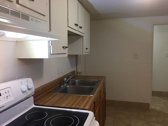 Kitchen, glass top stove