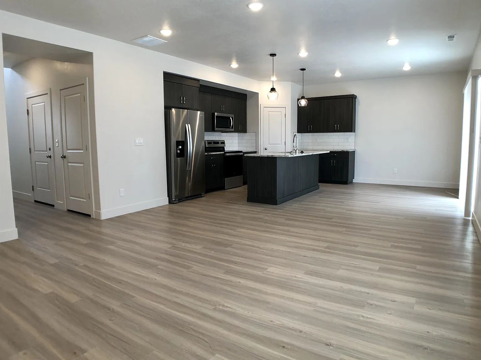 3 bed, 2.5 bath, 1697 sqft, $1,650 — Photo 3