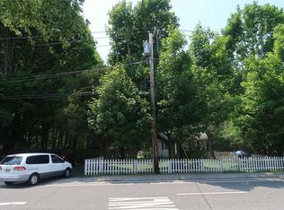 460 Station Rd, Bellport, NY 11713