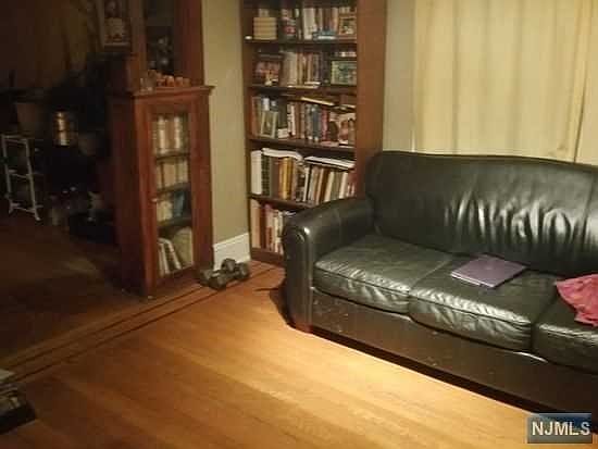 2nd image of 167 William St