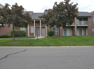 8208 Chesapeake Cir, Walled Lake, MI 48390
