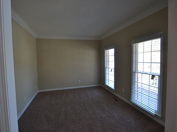 5th image of 1628 Macy Ln