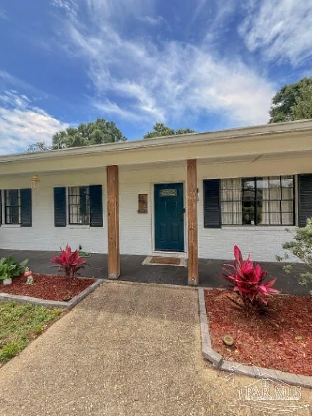 4 bed, 1623 sqft, $2,300 — Photo 2