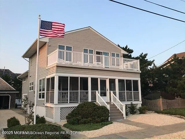 6 bed, 3603 sqft, $7,800 — Photo 1