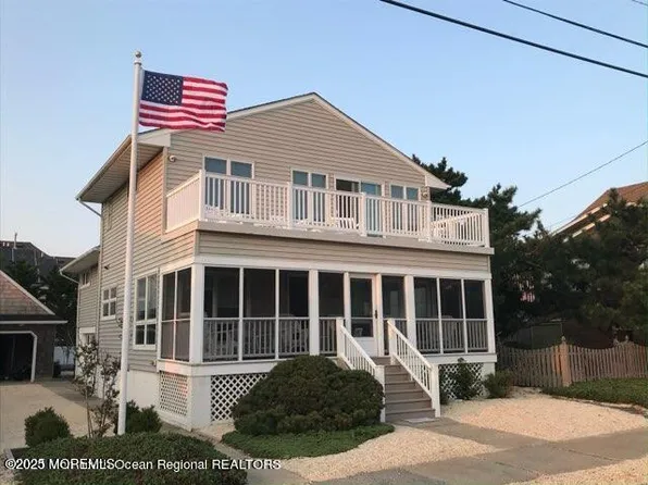 10 E St, Seaside Park, NJ 08752