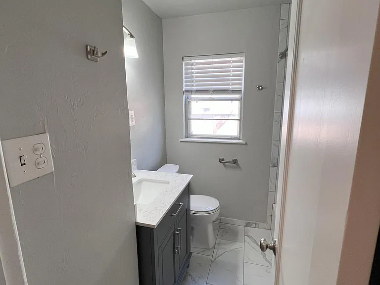 2808 NW 35th St — Photo 11