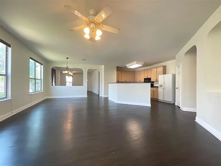 4412 Woodstock Dr — Photo 5