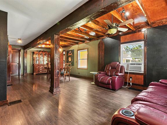 3rd image of 833 Longfellow Ave