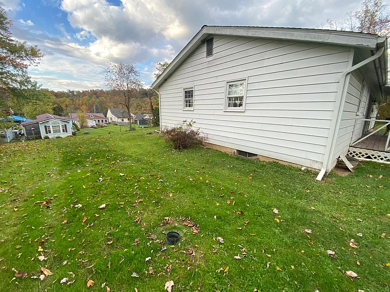 Heinemann Ave — Photo 29