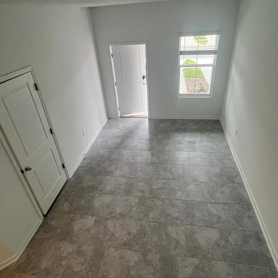 3 bed, 2.5 bath, 1834 sqft, $2,000 — Photo 3