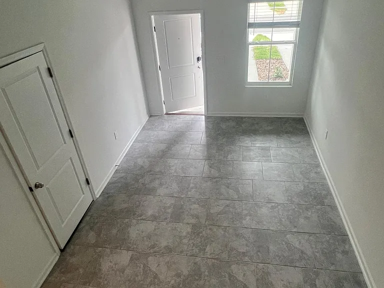 3263 Laurent Loop — Photo 3