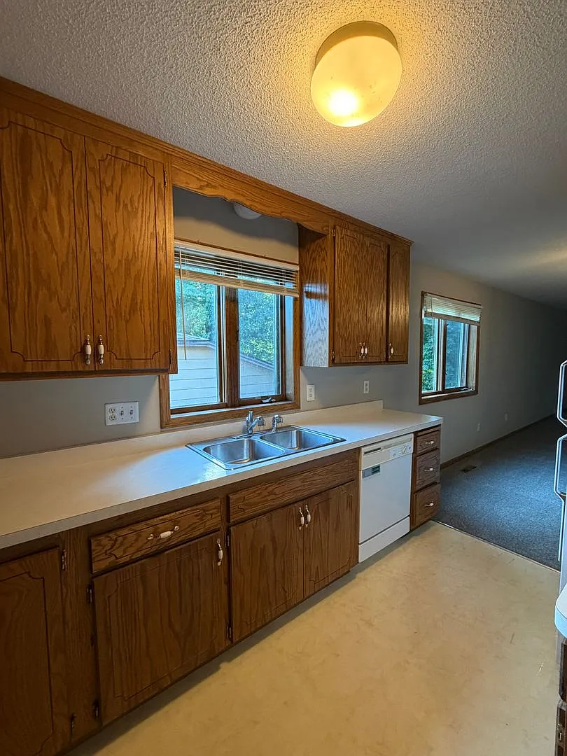 Sunray Circle SW — Photo 3