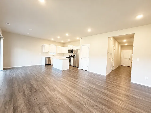 1561 SW Fielder Pl — Photo 7
