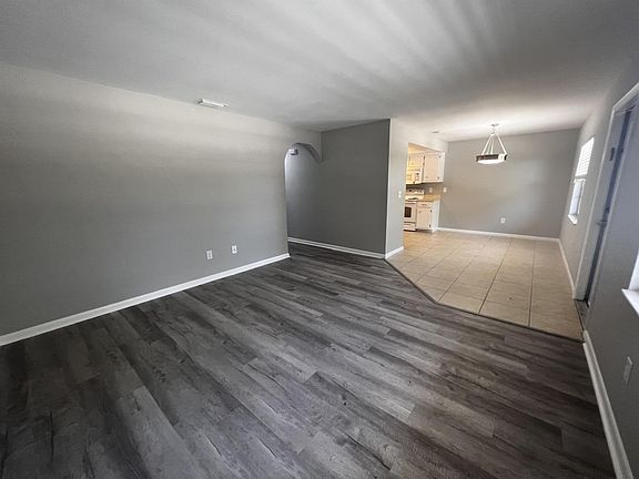 4th image of 639 SE 13th Ave APT 121