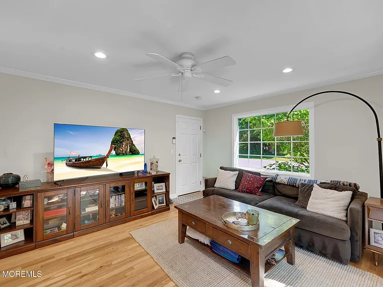 402 Morgan Pkwy — Photo 16