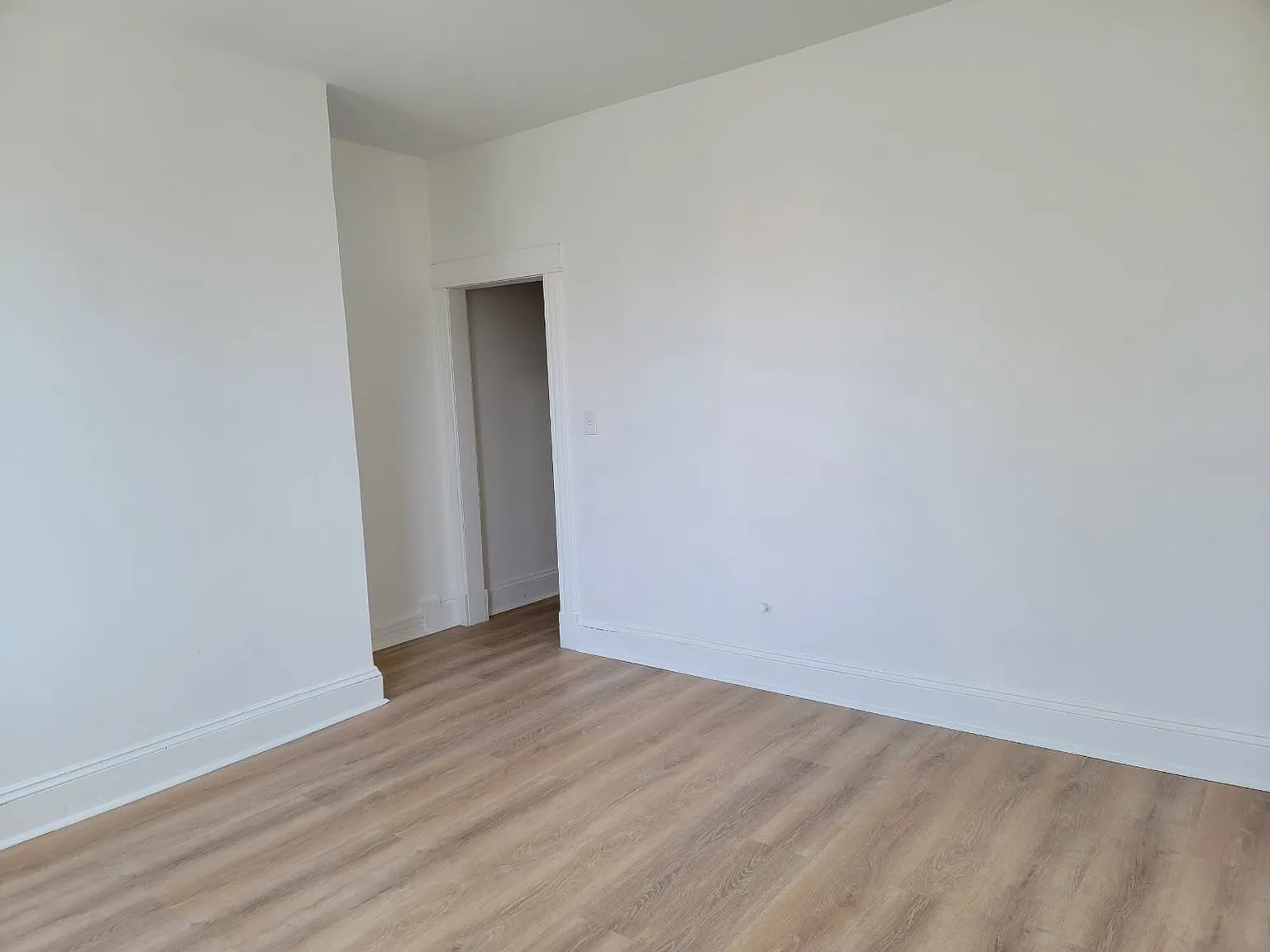 2 bed, 1050 sqft, $2,200 — Photo 4