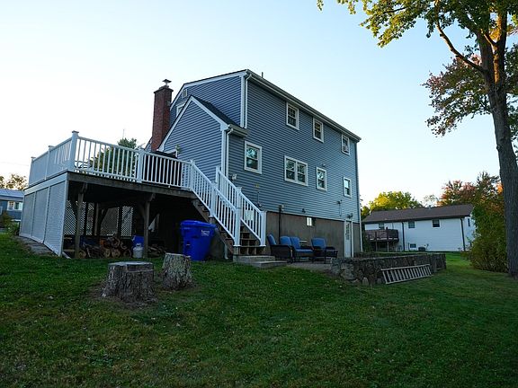 4th image of 30 Yale Dr