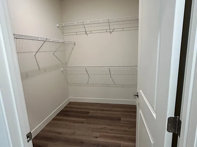 The Overlook Apartments — Photo 37