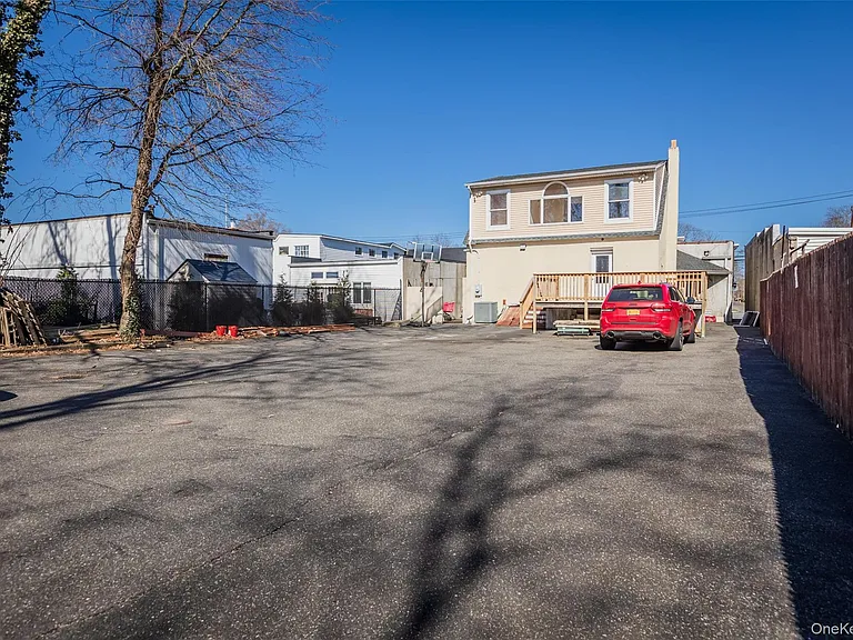 606 E Jericho Tpke — Photo 18