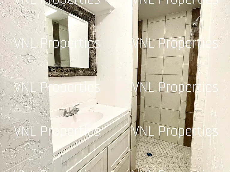 640 N Almendra St #1/2 — Photo 2