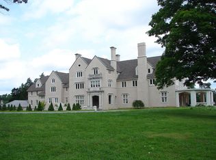 77 Deerfield Rd, Pomfret Center, CT 06259