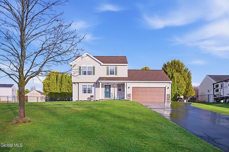 3rd image of 208 Springdale Way