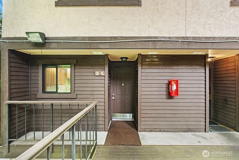 3rd image of 136 Summit Avenue N #B8