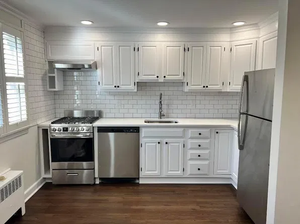 132 Manor Dr, Red Bank, NJ 07701