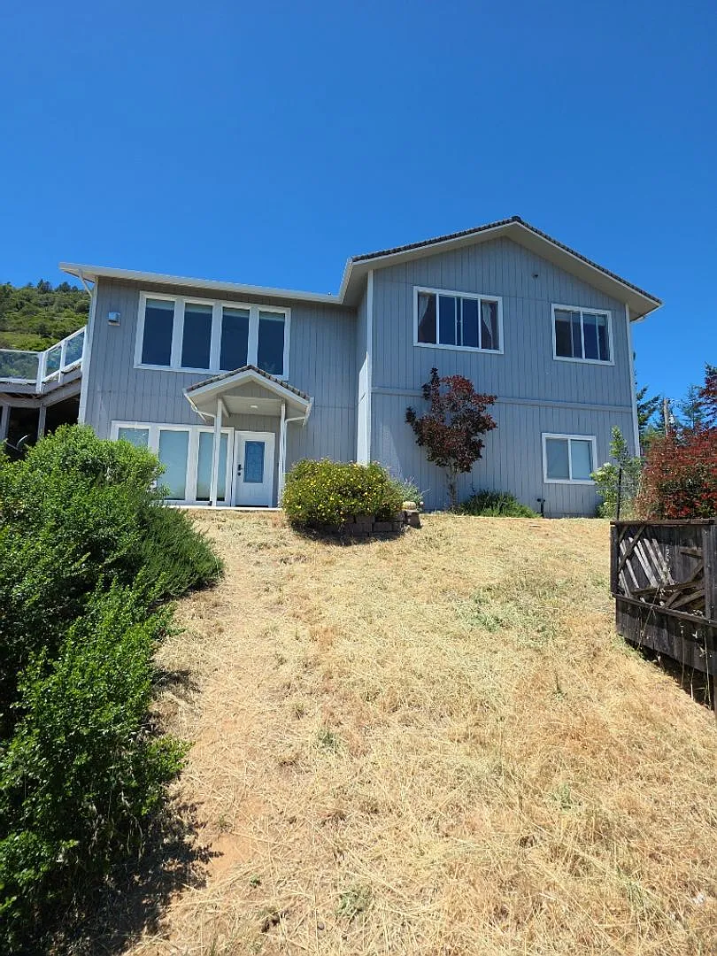 Stunning Lake Views in Riviera West — Photo 1