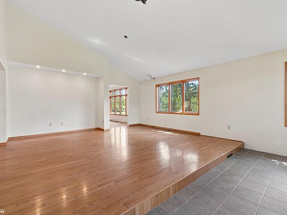 2nd image of 1117 Buddy Holly Pl