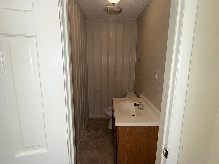 830 E River Rd #B — Photo 11
