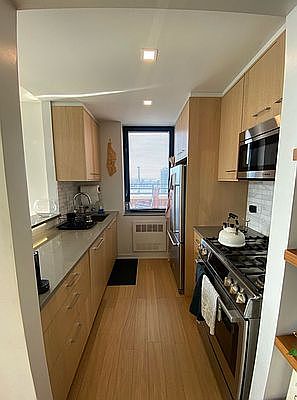 4th image of 1 Columbus Pl APT N37e