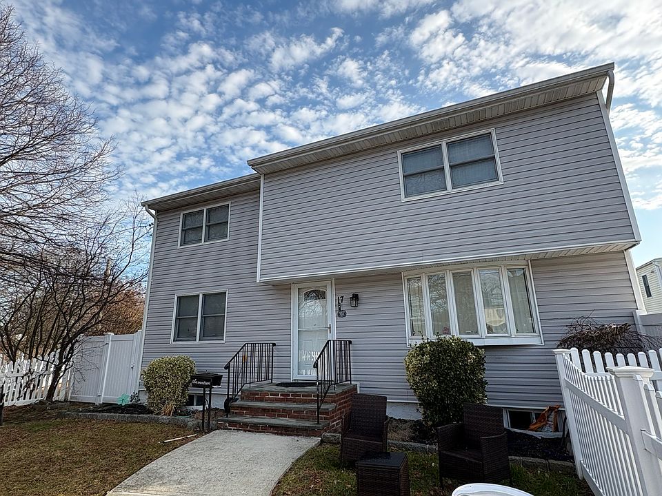 1st image of 17 W Zoranne Dr Floor 1
