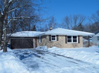 11924 W Lynx Ave, Milwaukee, WI 53225