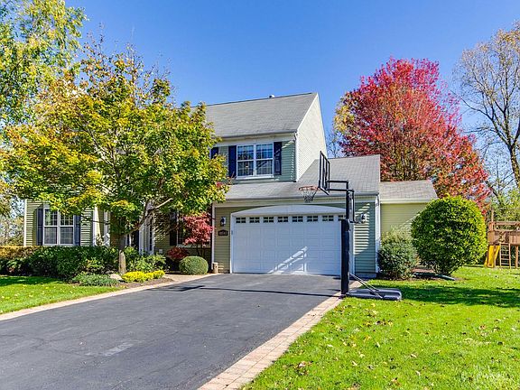 3rd image of 30545 Brookhaven Dr