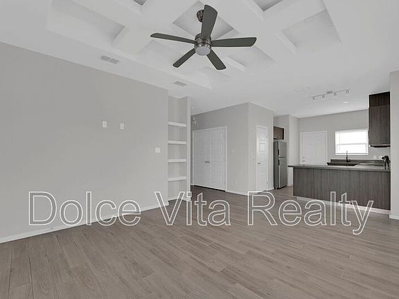 5th image of 1001 W La Pointe Ave #2
