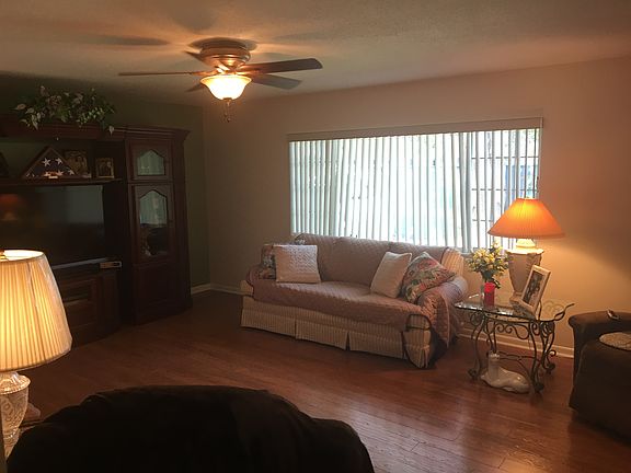 3rd image of 724 Barber Cir