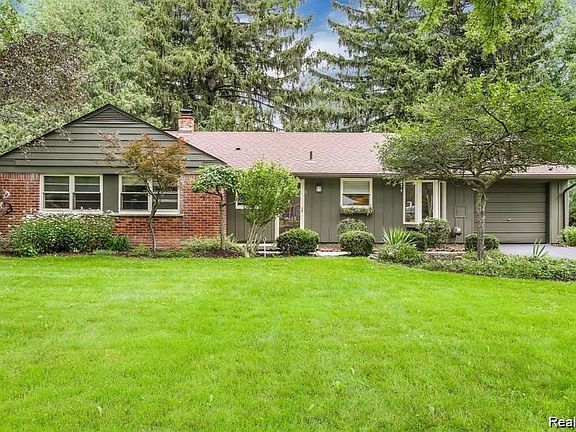 2nd image of 4076 Chestnut Hill Dr