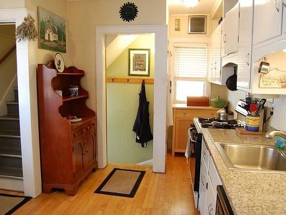 Eat-in Kitchen