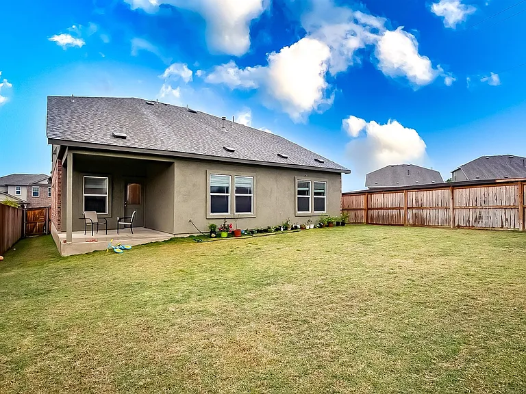 1024 Bluewood Bnd — Photo 29