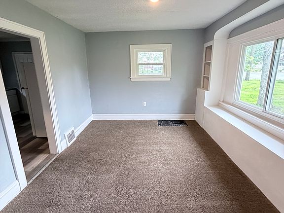 4th image of 411 Grace Ave