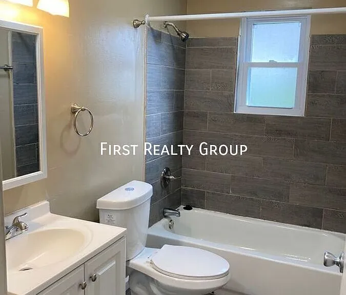 305 N Broadway St #3 — Photo 7