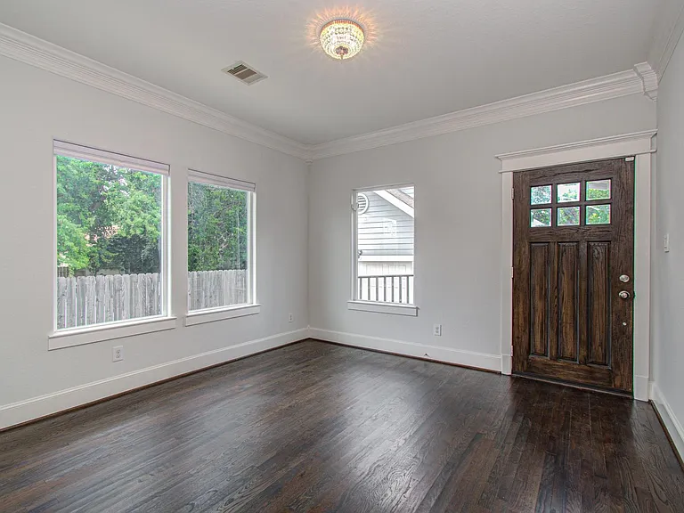 1012 Robbie St — Photo 17