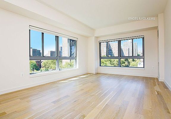 3rd image of 171 W 131st St APT 607