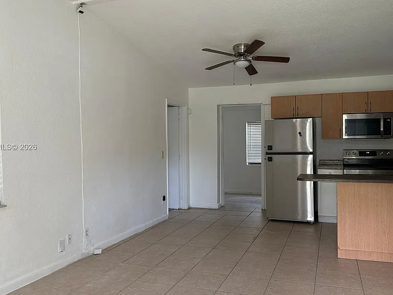 1525 NW 18th Ct — Photo 17