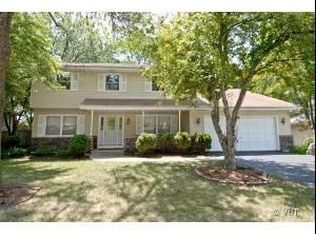 216 Bay Colony Dr, Naperville, IL