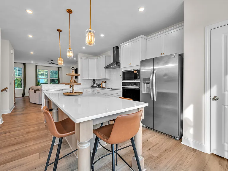 645 District Ct — Photo 2