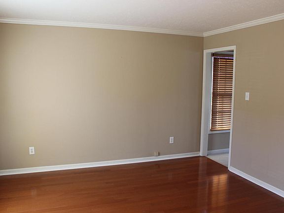 4th image of 10124 Delle Meade Dr