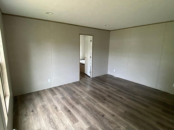 5th image of 114 Capitol Loop