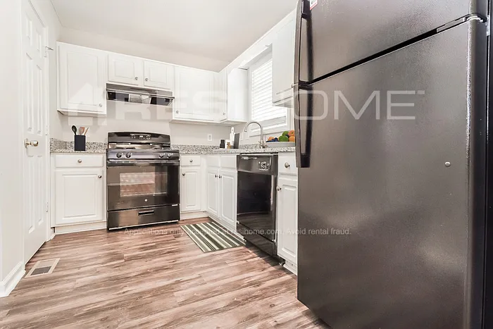 317 River Trace Dr — Photo 2